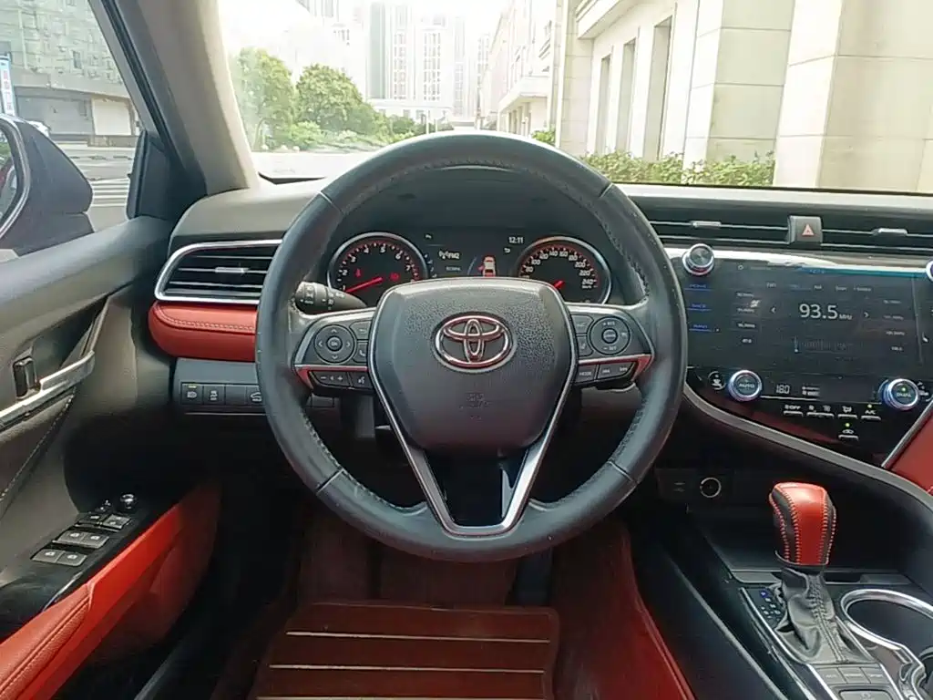 Toyota Camry — миниатюра 11