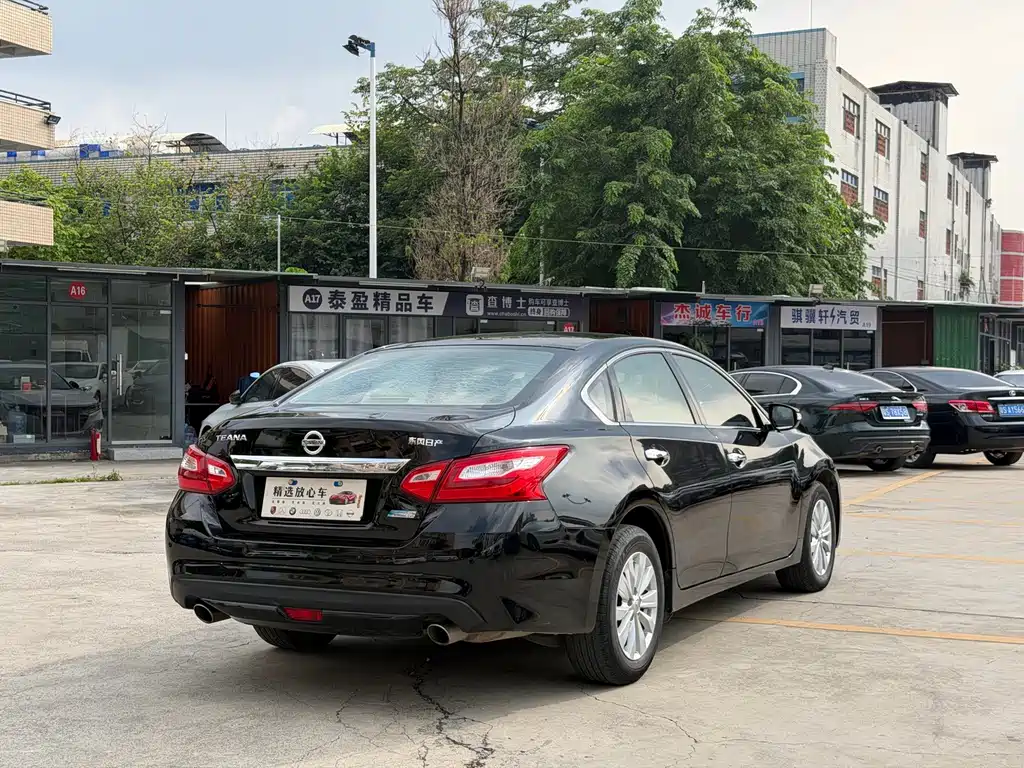 Nissan Teana — миниатюра 6
