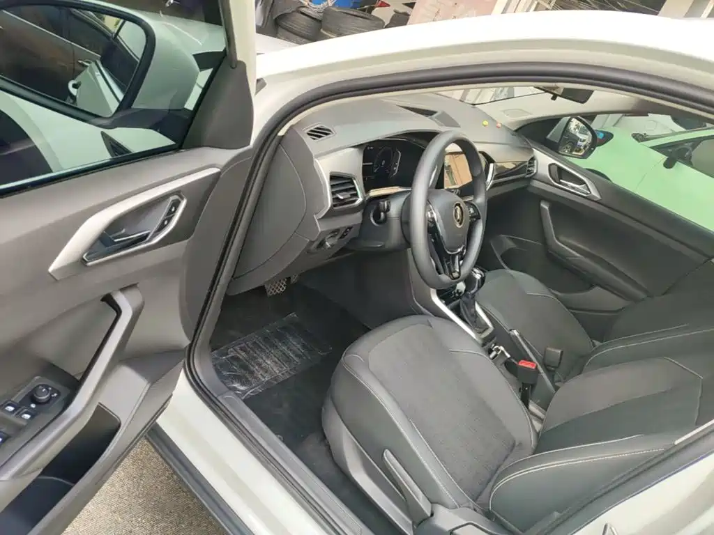 Volkswagen T-Cross — миниатюра 16