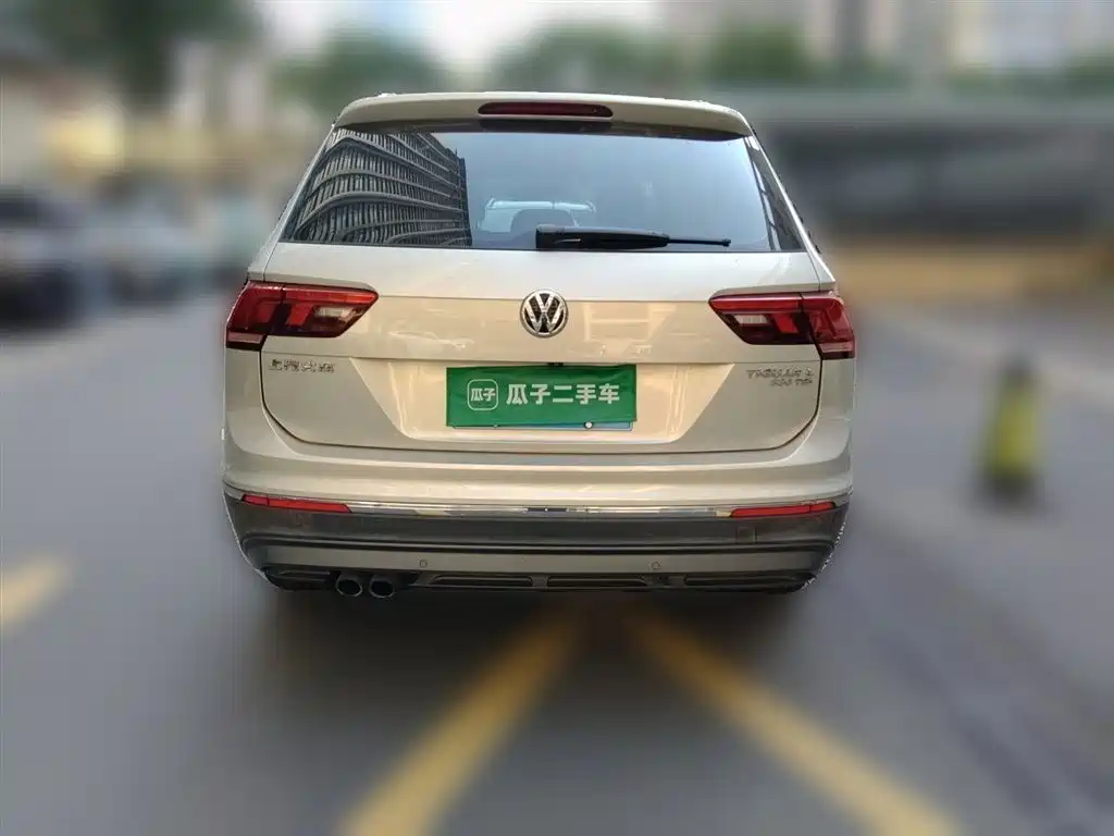 Volkswagen Tiguan L L 2017 330TSI AT Luxury
