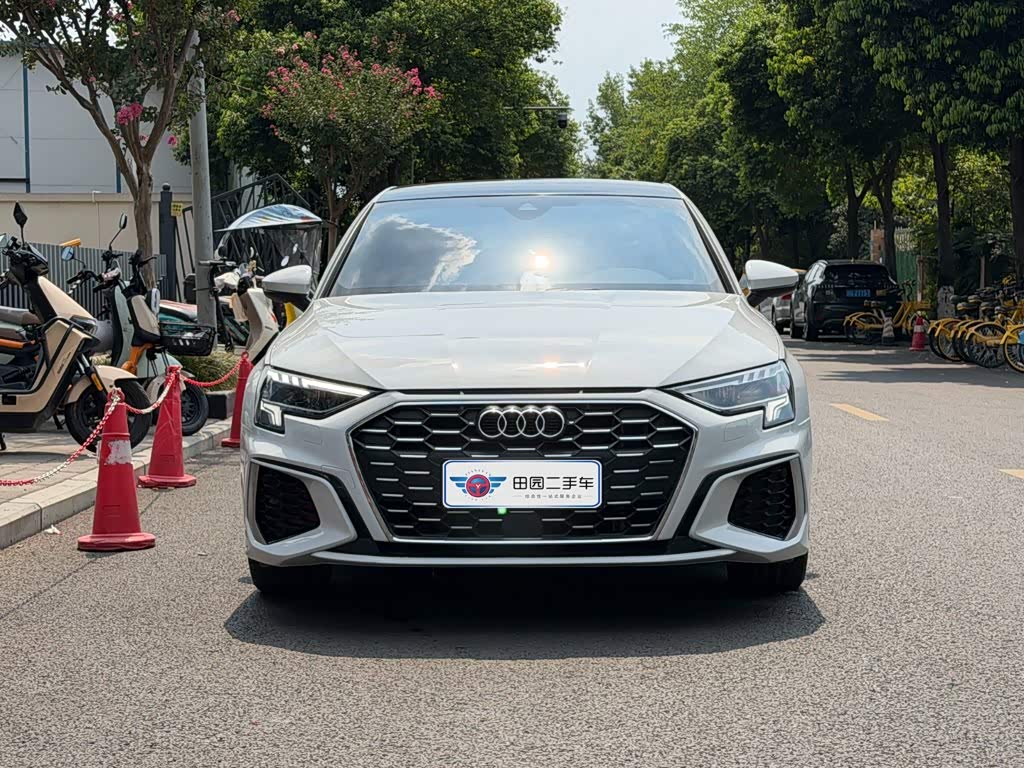 Audi A3 1.4 л 2023 г. Белый, пробег 44000 км