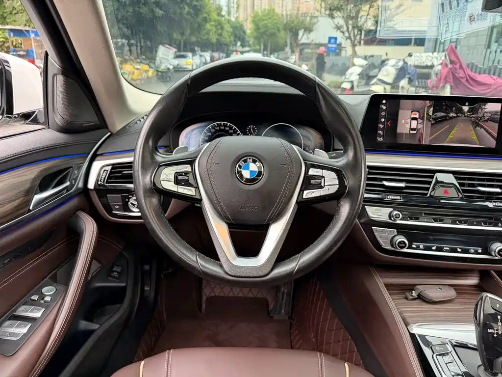 BMW 5 Series — миниатюра 14