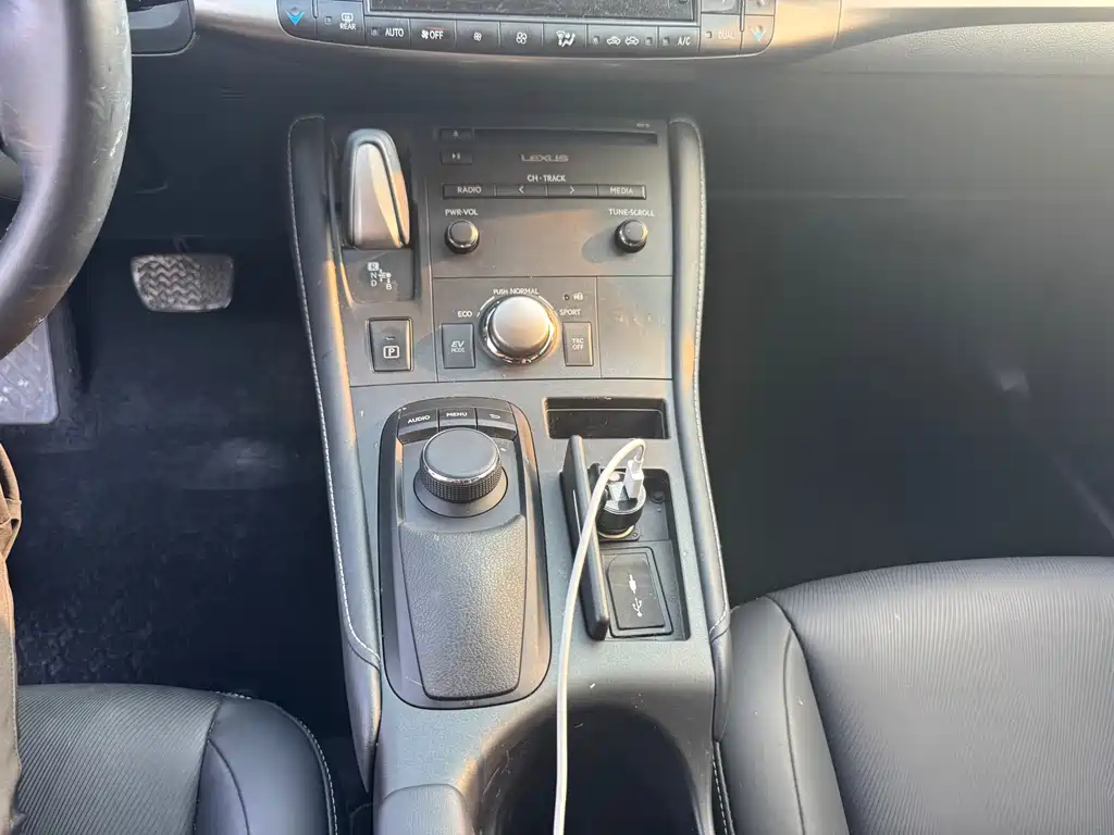 Lexus CT — миниатюра 8