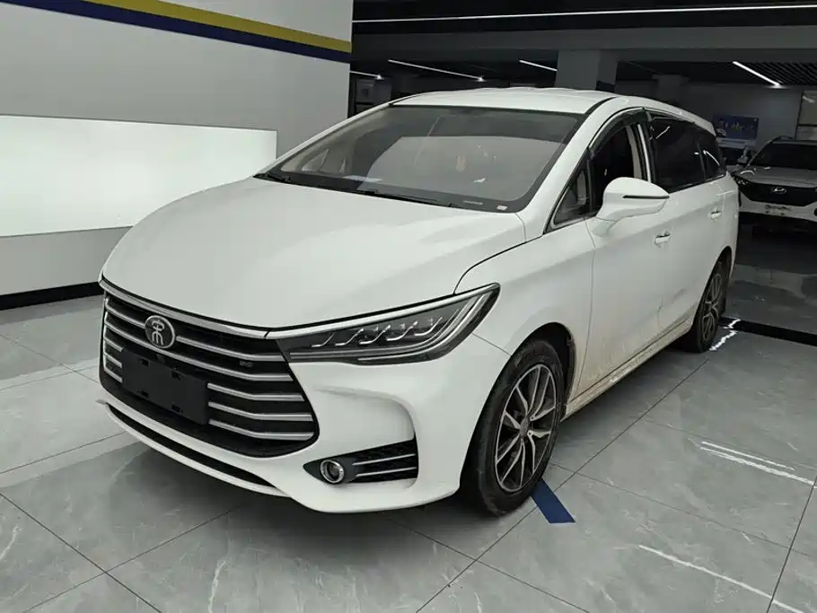 BYD MAX