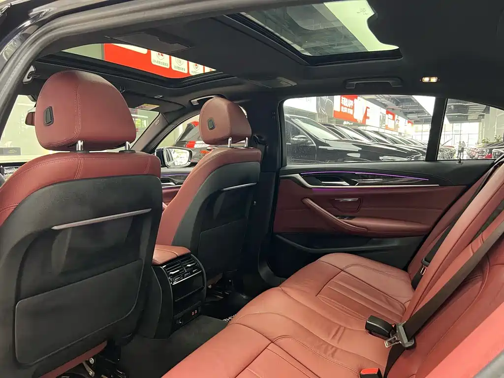 BMW 5 Series — миниатюра 11