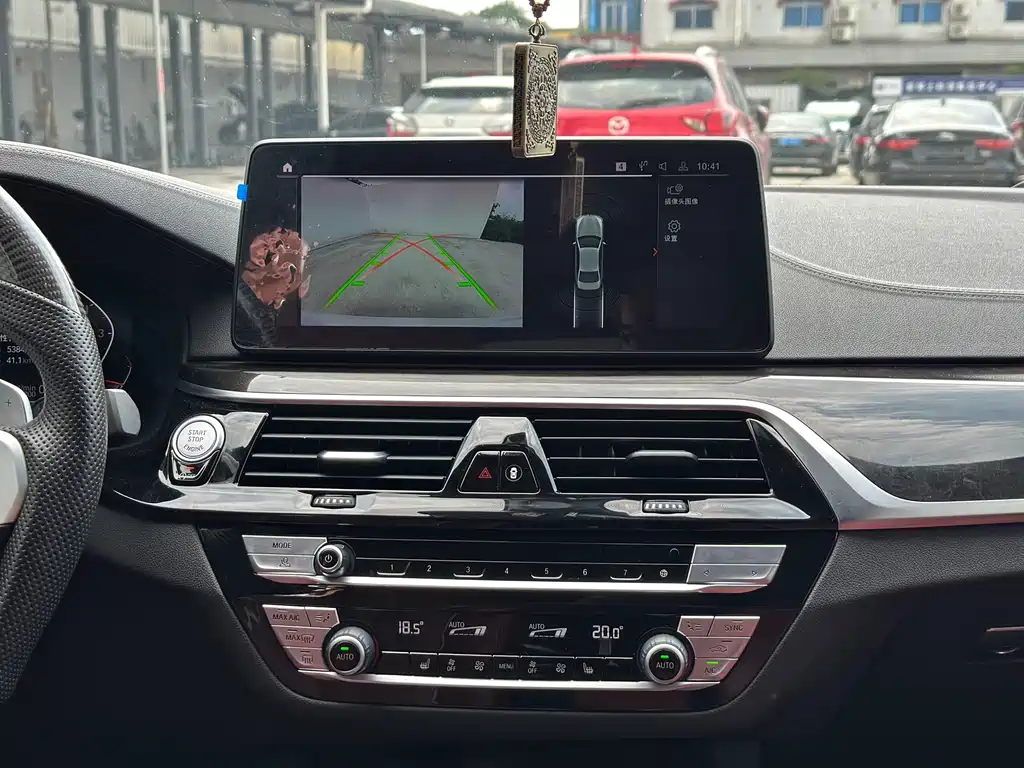 BMW 5 Series — миниатюра 11