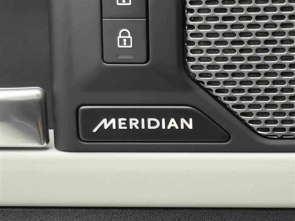 Land Rover Defender — миниатюра 15