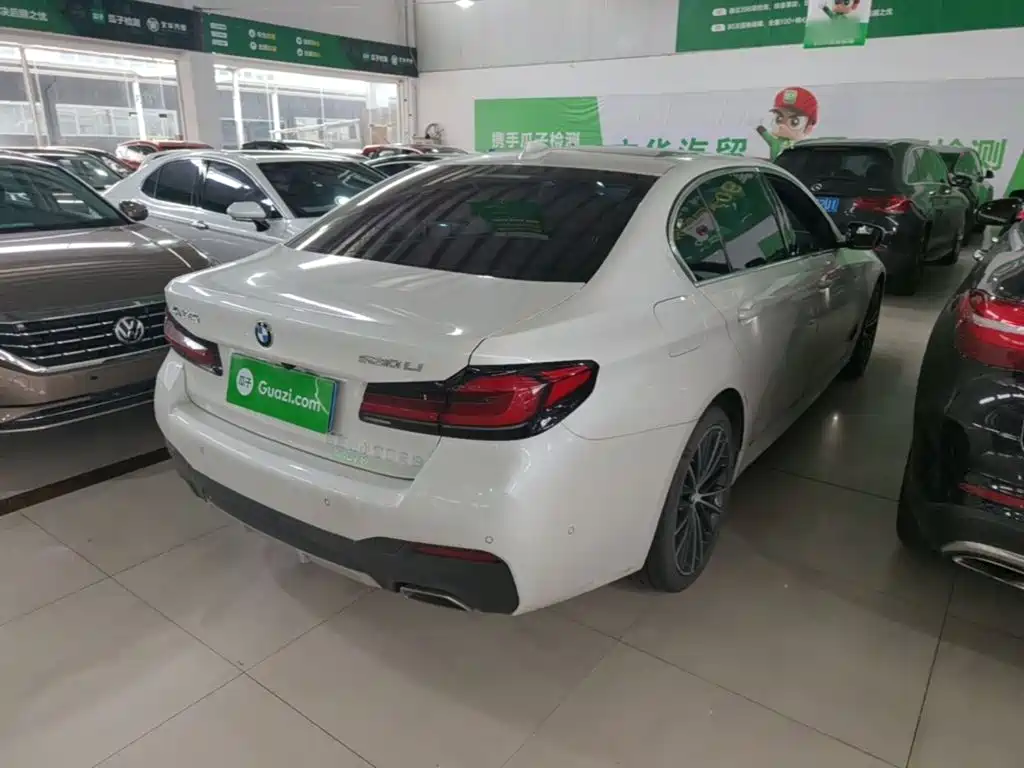 BMW 5 Series — миниатюра 7