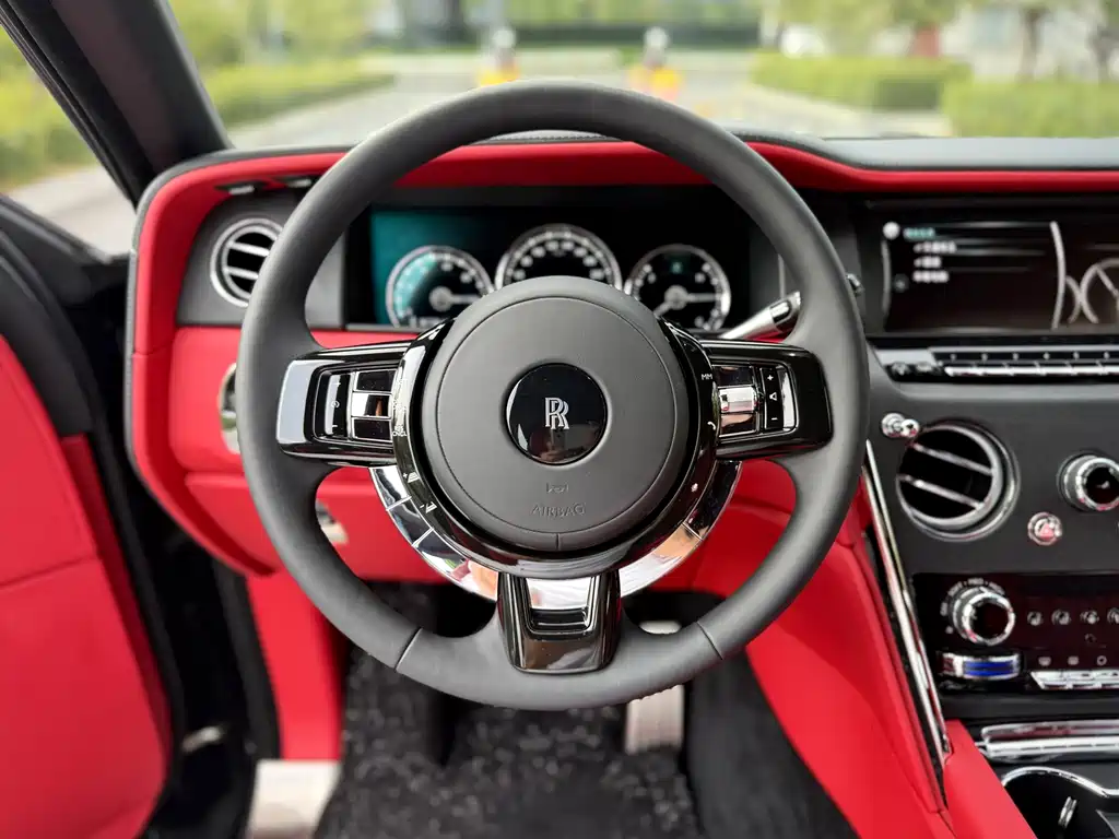 Rolls-Royce Cullinan — миниатюра 10