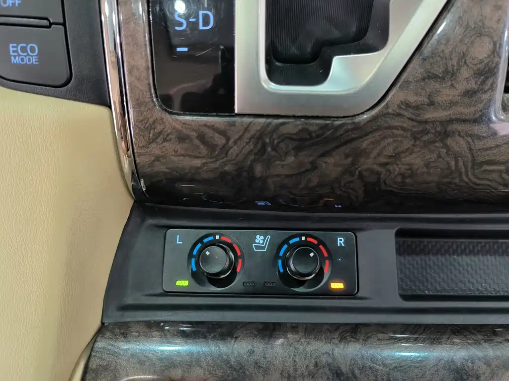 Toyota Alphard — миниатюра 14