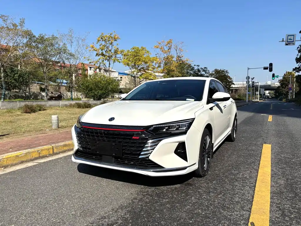 DONGFENG YI HYUN MAX