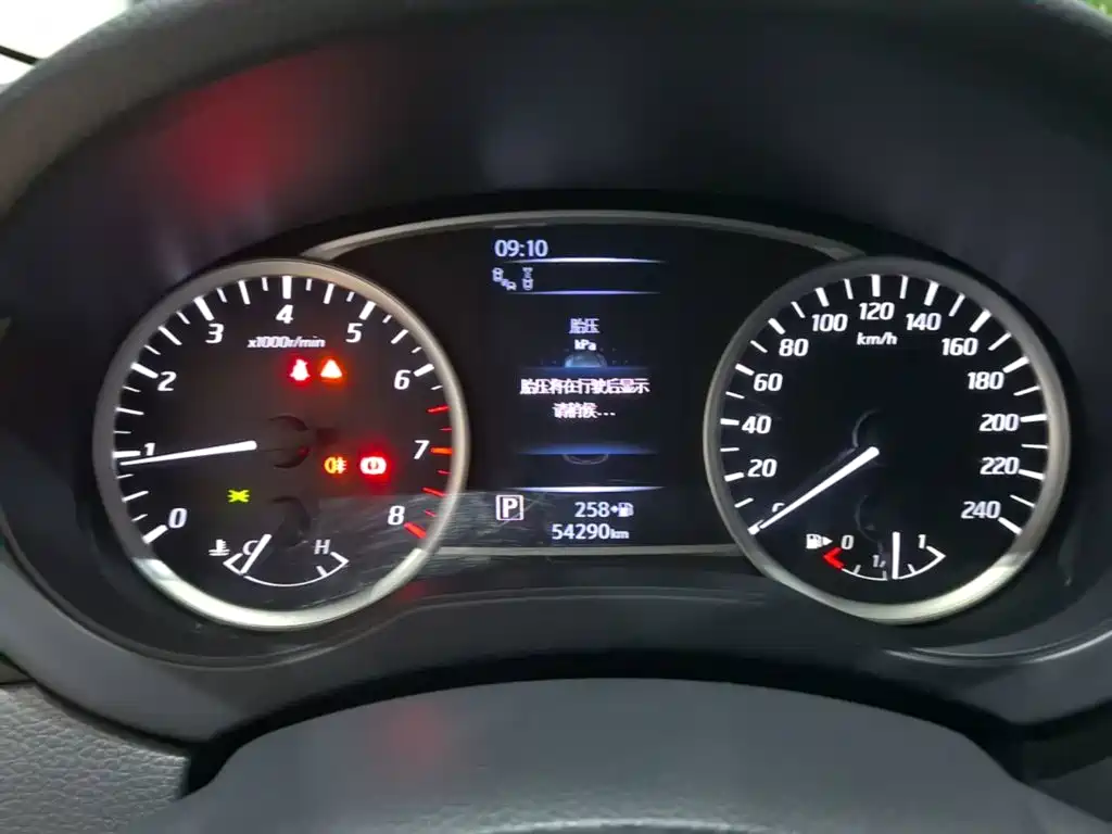 Nissan Tiida — миниатюра 12