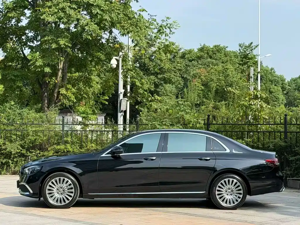 Mercedes-Benz E-Class — миниатюра 8