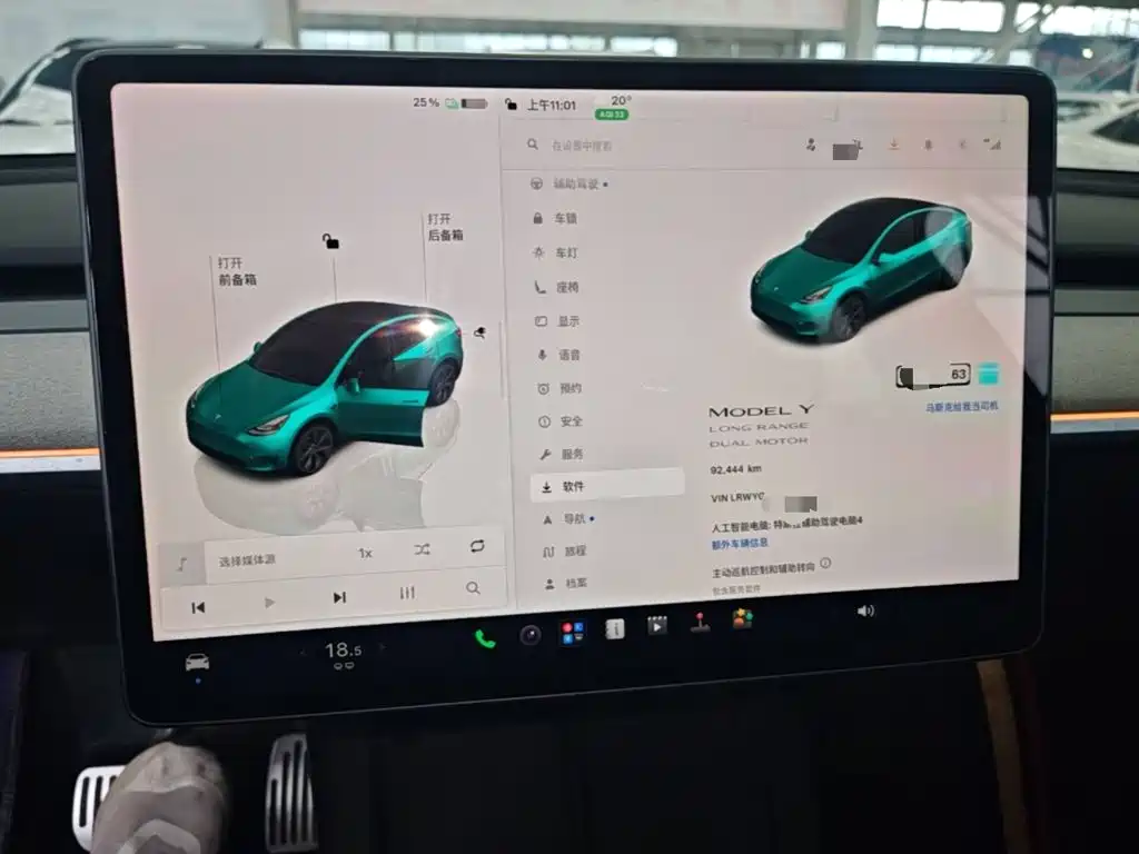 Tesla Model Y — миниатюра 12