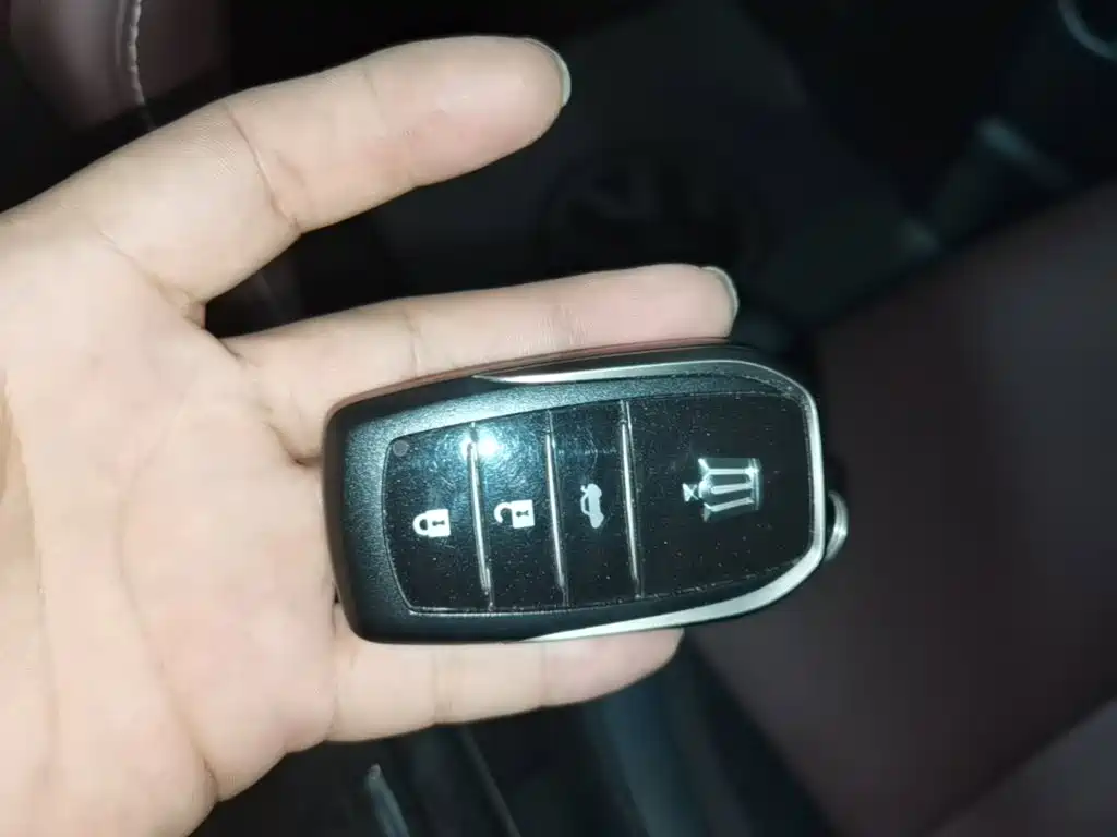 Toyota Crown — миниатюра 9