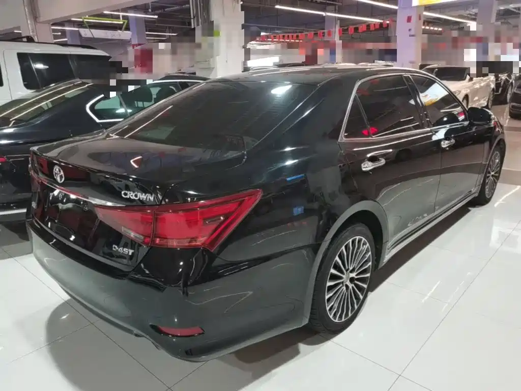 Toyota Crown — миниатюра 7