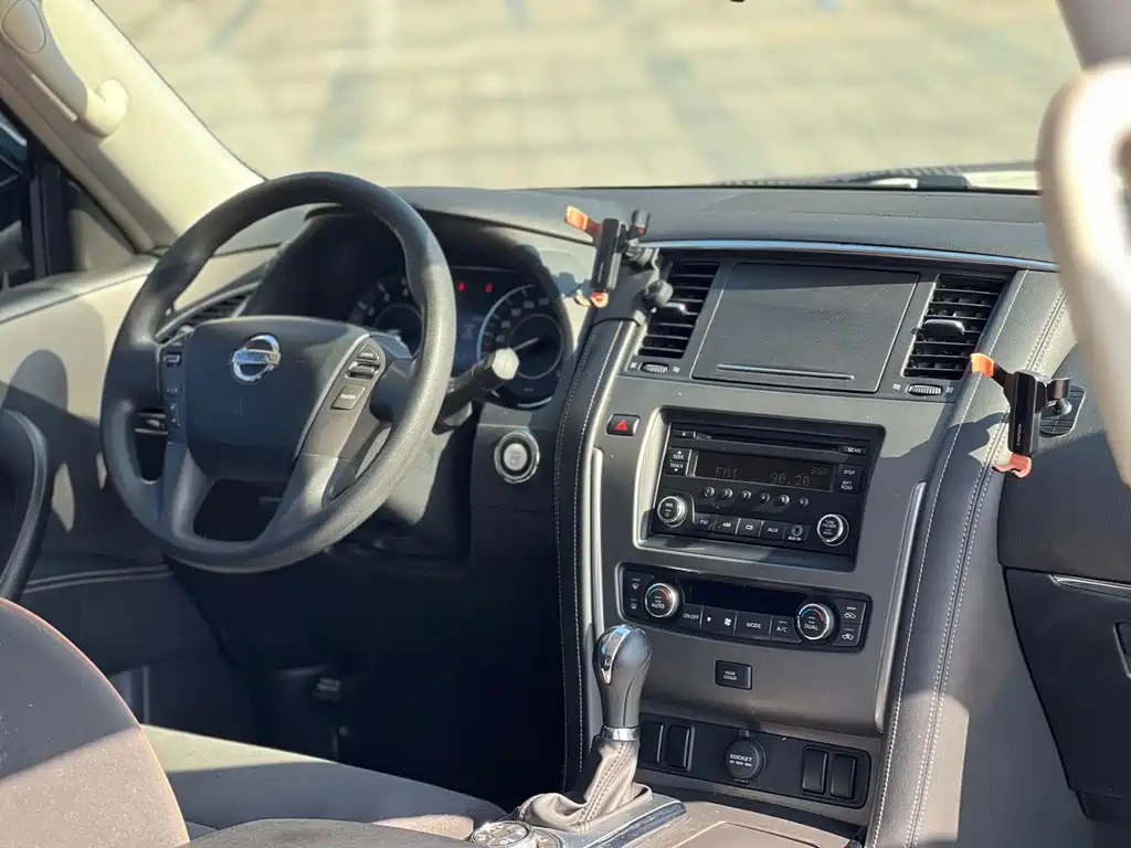 Nissan Patrol — миниатюра 6