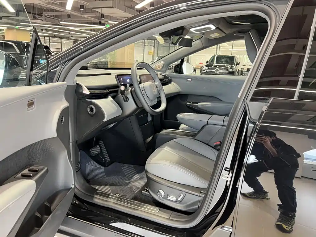 Zeekr X 2025 мест