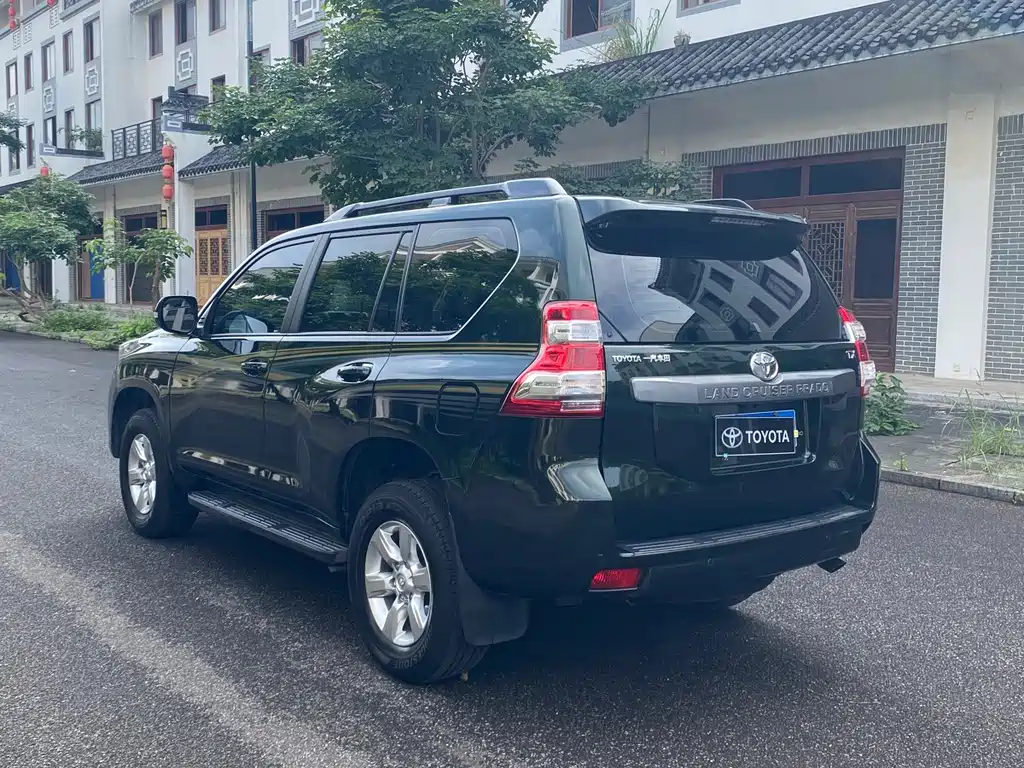 Toyota Land Cruiser Prado 2016 2.7L AT Standard