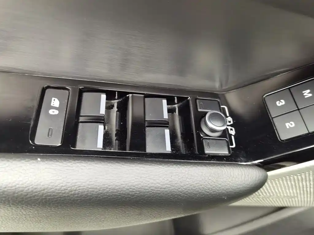 Land Rover Velar — миниатюра 9