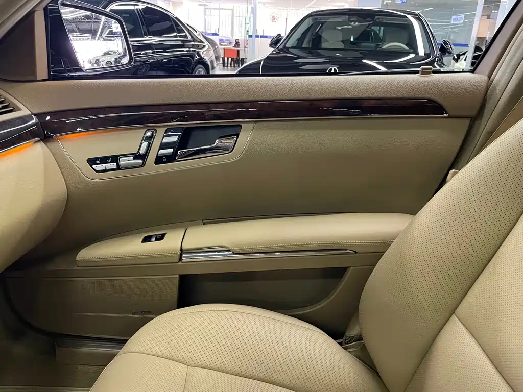Mercedes-Benz S-Class — миниатюра 13