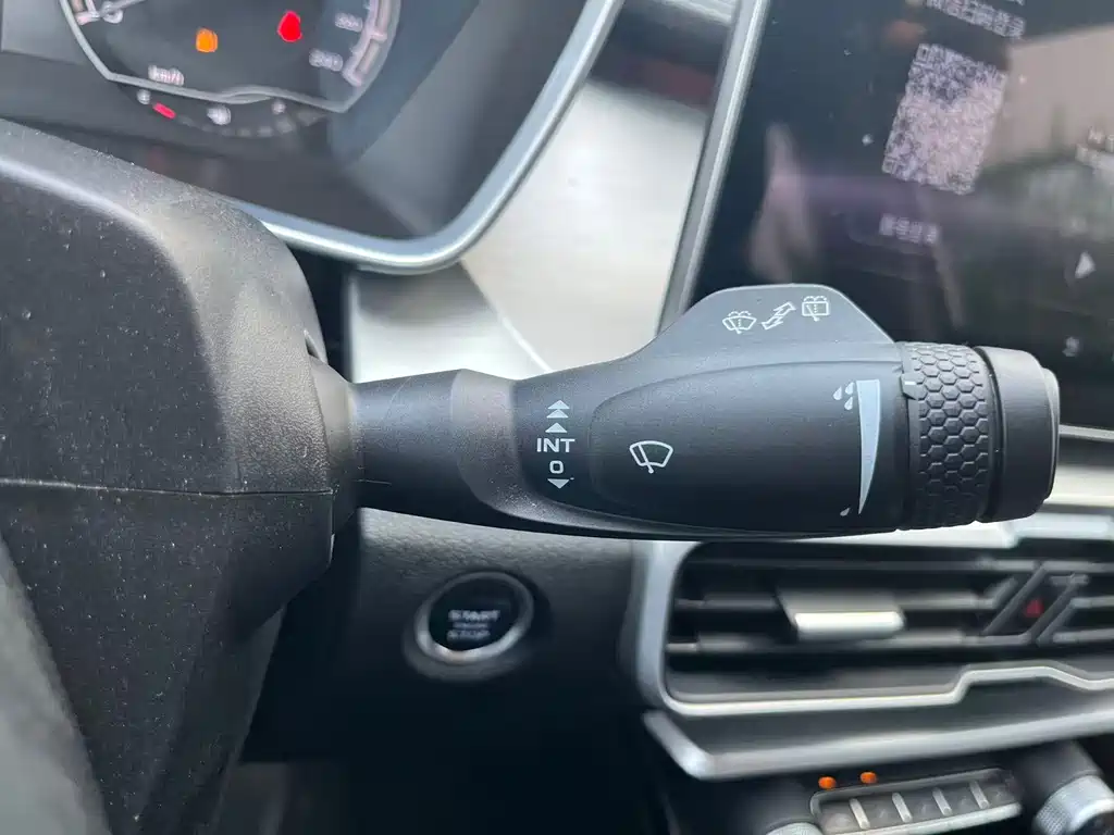 Geely Binyue — миниатюра 12