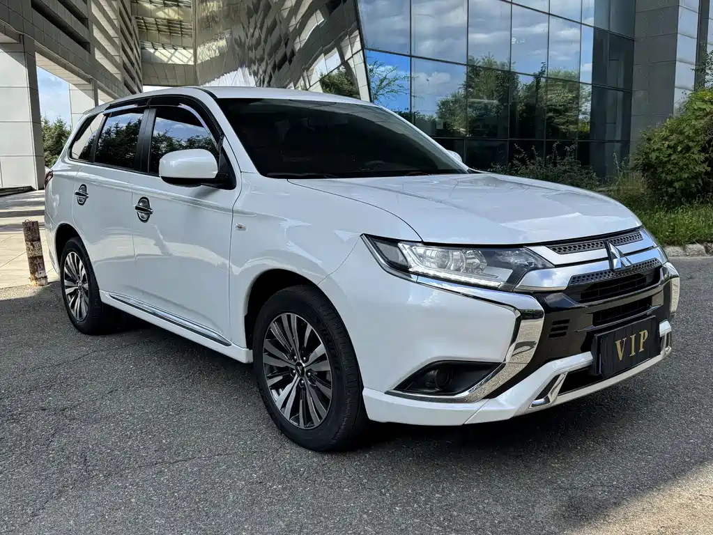 Mitsubishi Outlander — миниатюра 2