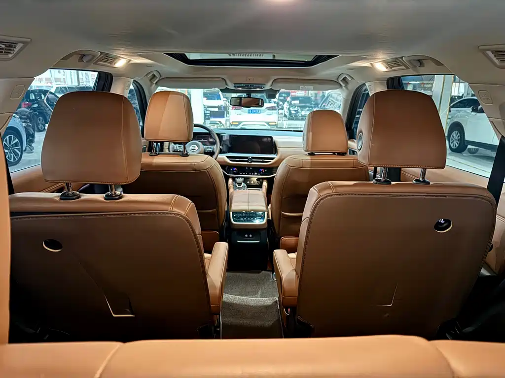 NISSAN EXPLORING THE LAND