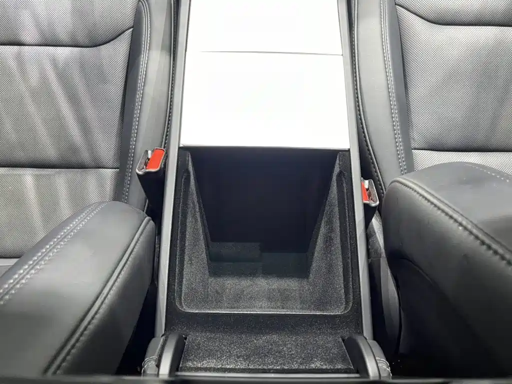 Tesla Model 3 — миниатюра 17