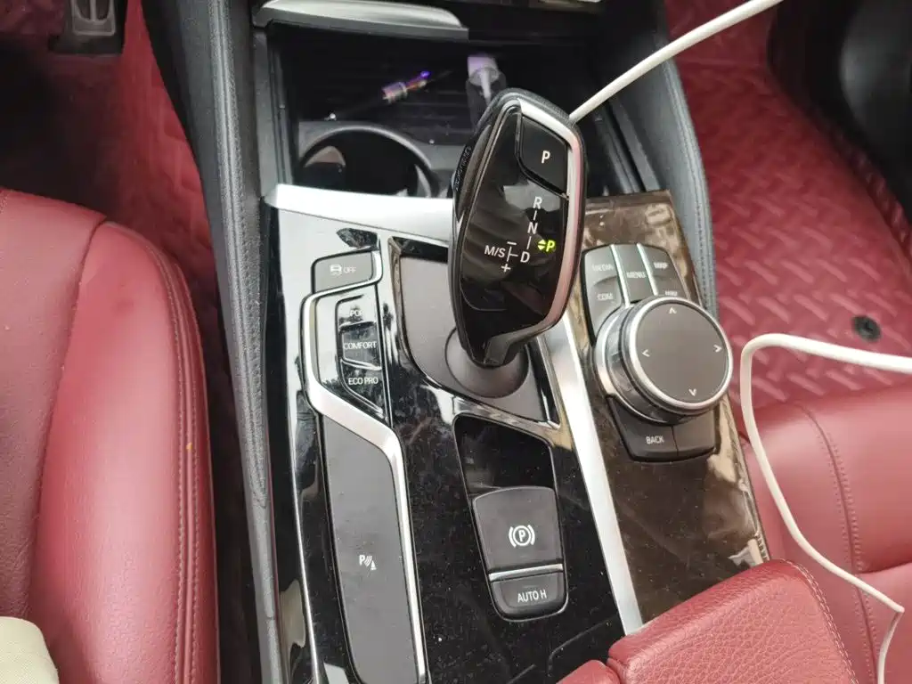 BMW 5 Series — миниатюра 7
