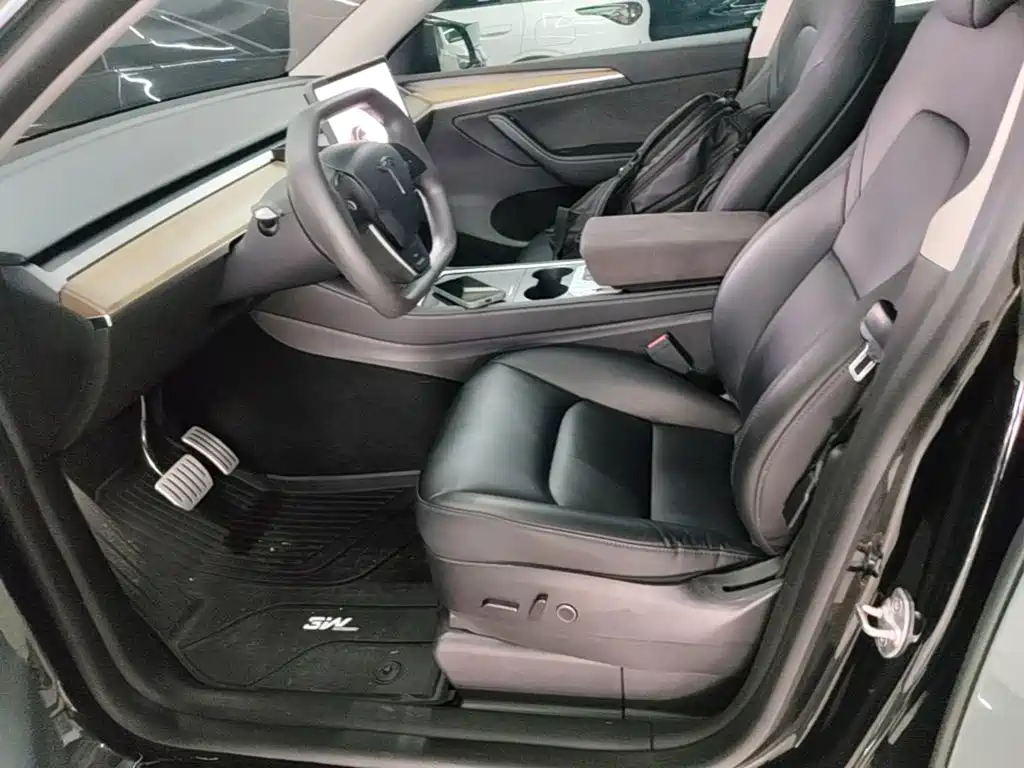 Tesla Model Y — миниатюра 15