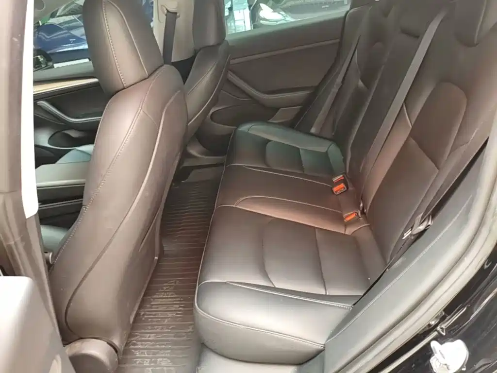 Tesla Model 3 — миниатюра 17