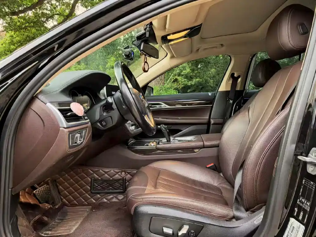 BMW 7 Series — миниатюра 4