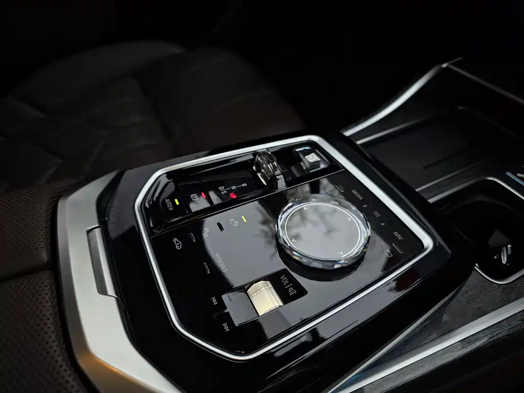 BMW 7 Series — миниатюра 12