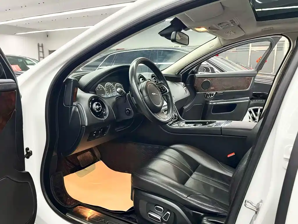 Jaguar XJ — миниатюра 7