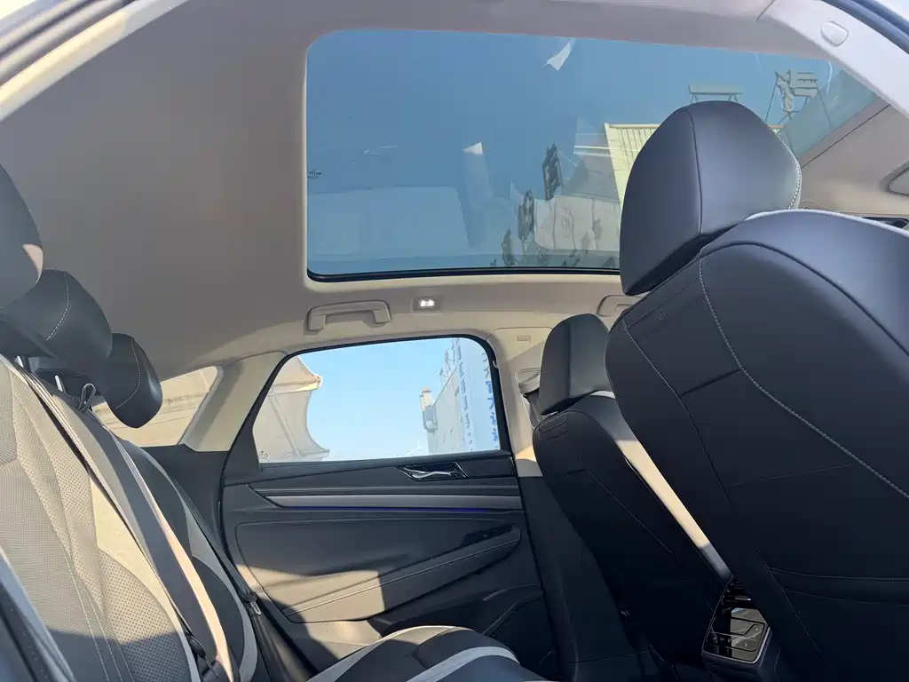 VOLKSWAGEN ID.7 VIZZION