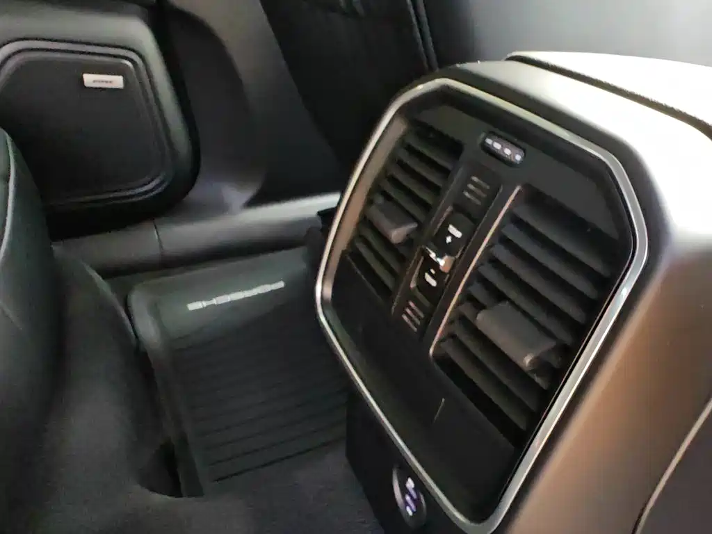 Porsche Macan — миниатюра 28