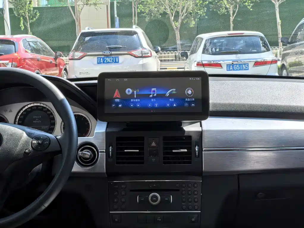 Mercedes-Benz GLK-Class (Import) — миниатюра 11