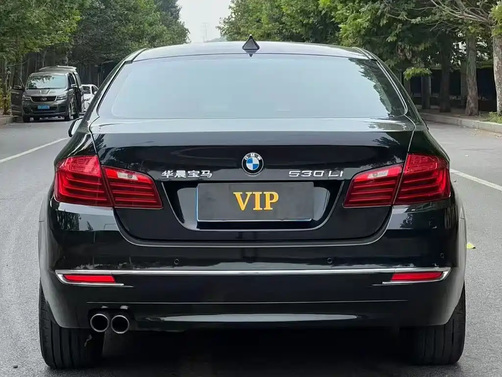 BMW 5 Series — миниатюра 8