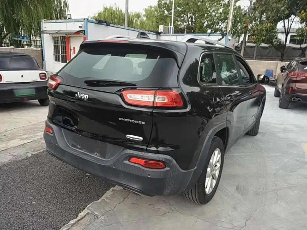 Jeep Cherokee — миниатюра 7