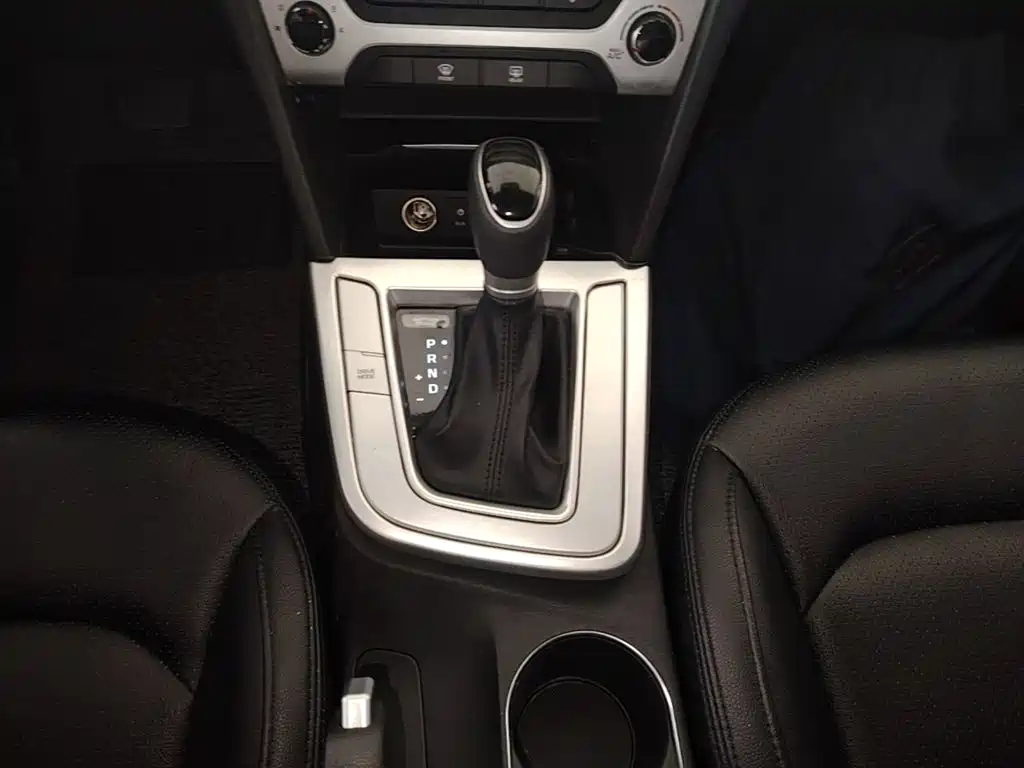 Hyundai Elantra — миниатюра 14