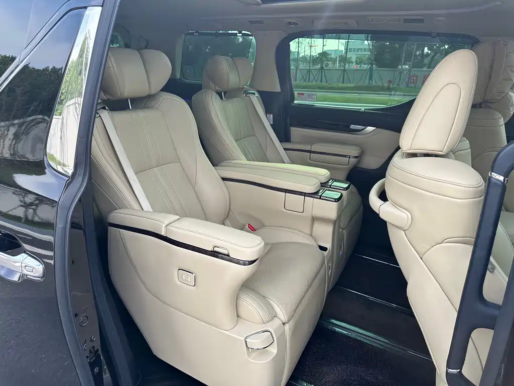 Toyota Vellfire — миниатюра 6