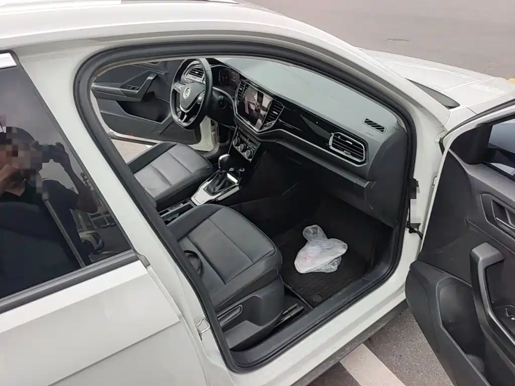 Volkswagen T-Roc — миниатюра 9