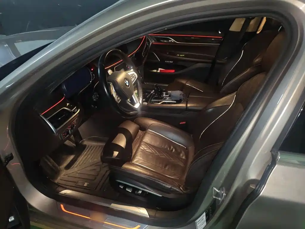 BMW 7 Series — миниатюра 8