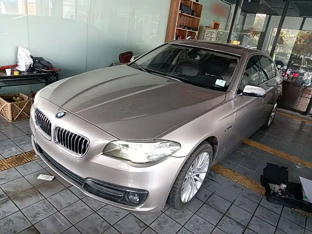 BMW 5 Series — миниатюра 2