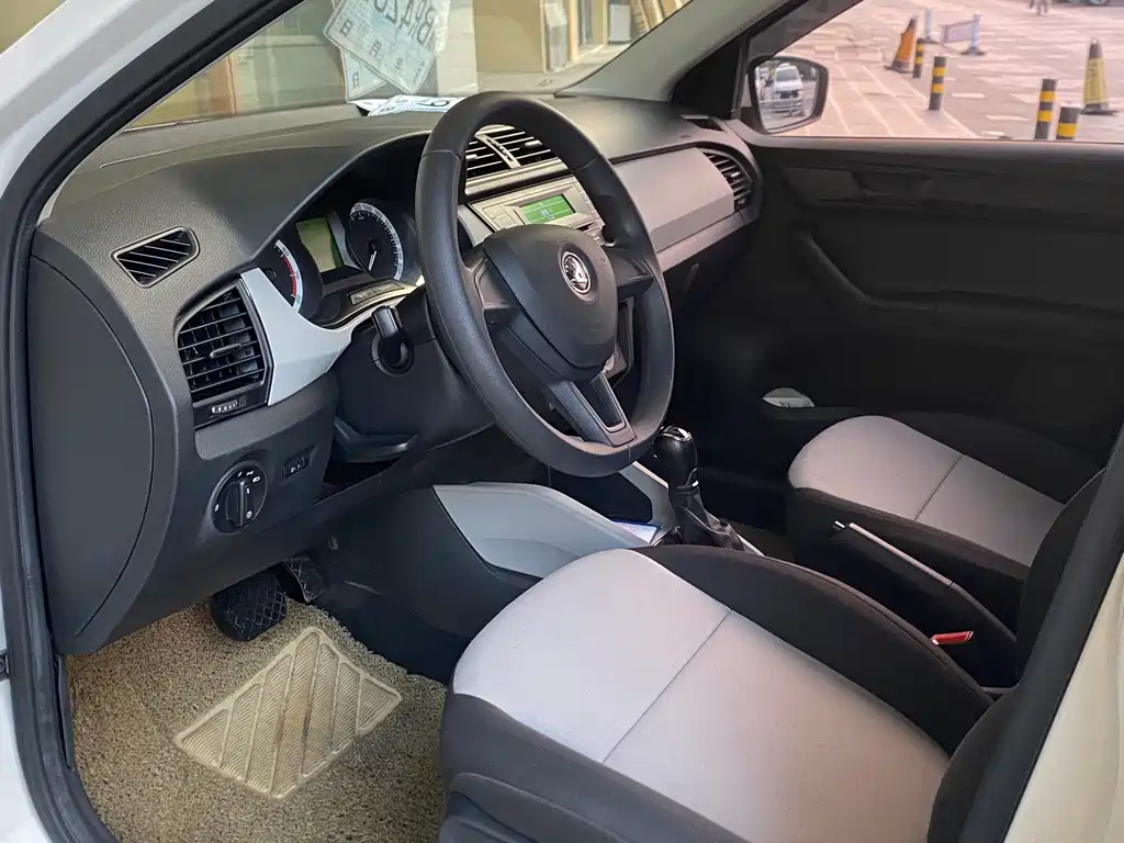 Skoda Fabia — миниатюра 7
