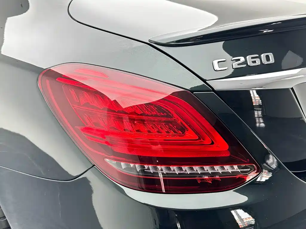 Mercedes-Benz C-Class — миниатюра 13