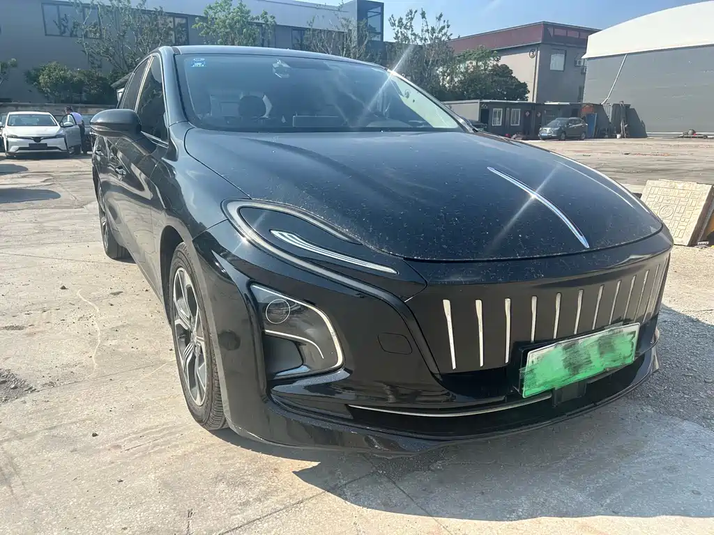 Hongqi E-QM5