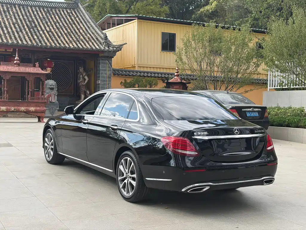 Mercedes-Benz E-Class — миниатюра 14