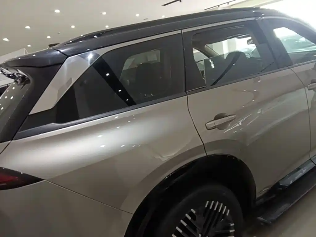 Nissan Teramont — миниатюра 7